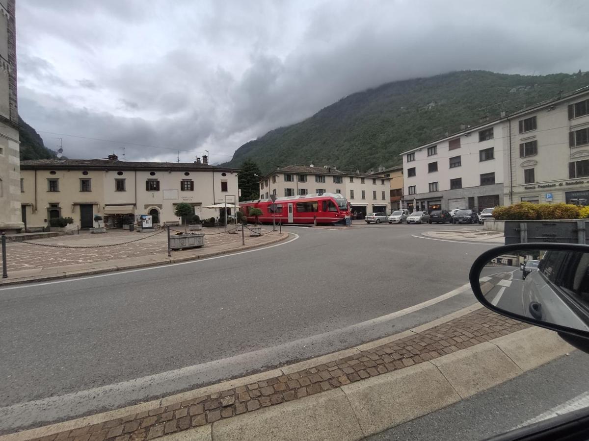 Tirano Express Luxury Apartments ภายนอก รูปภาพ